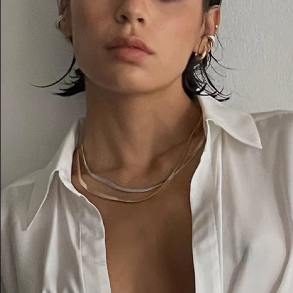 Lili claspe snake necklace
